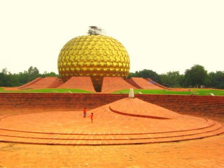 Matri mandir Le Matrimandir, Auroville, dans les environs de Puducherry, Tamil Nadu