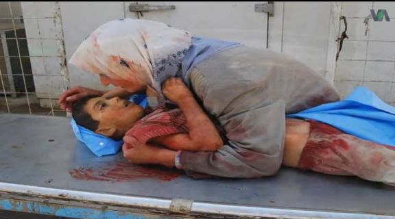 Mère irakienne au secours de son enfant blessé..