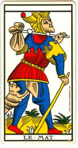 L'arcane XXII, le 22. Le Mat, le Fou, le Dingo - associé à la hubris. Souvent, on ne lui attribue pas de nombre. Ou on lui attribue parfois 0. C'est la fin par accomplissement, atteinte des limites, ou perfection, et c'est le chaos. -- The Fool. Associated to hubris. In tarot cards, it's often associated to no figure in particular, as here. Can sometimes be numbered as 0 (zero). Perfection, accomplishment, limits have been reached; chaos. (Tarot de Marseille.)