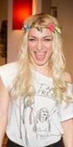 Inna Chevchenko, l'une des leaders des femen, la plus connue en France et dans le massemédias. Des airs familiers.