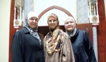 Yolande Tétreault, Suzette Gilbert et Mariam Tétreault sont musulmanes. 