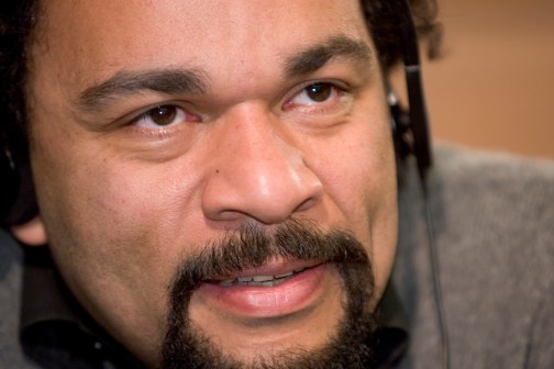 Dieudonné est interdit d'accès dans les massemédias français. Les autorités françaises dénoncent publiquement Dieudonné.